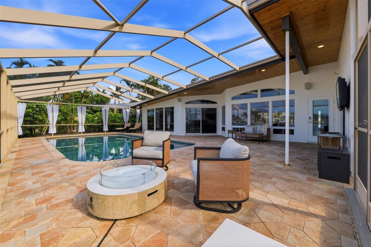 661 79th Circle S, Saint Petersburg, FL 33707 Photo