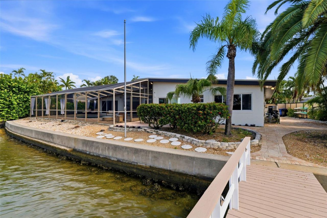 661 79th Circle S, Saint Petersburg, FL 33707 Photo