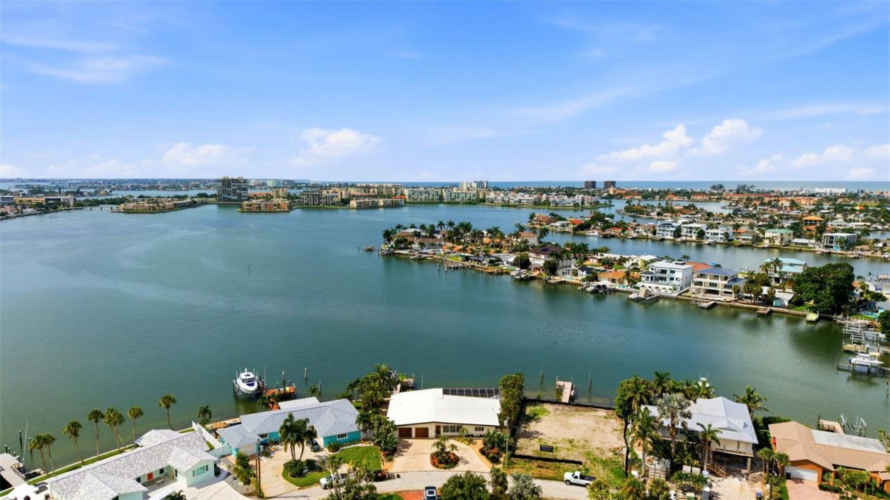 661 79th Circle S, Saint Petersburg, FL 33707 Photo