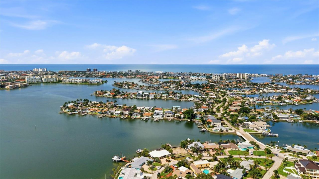 661 79th Circle S, Saint Petersburg, FL 33707 Photo