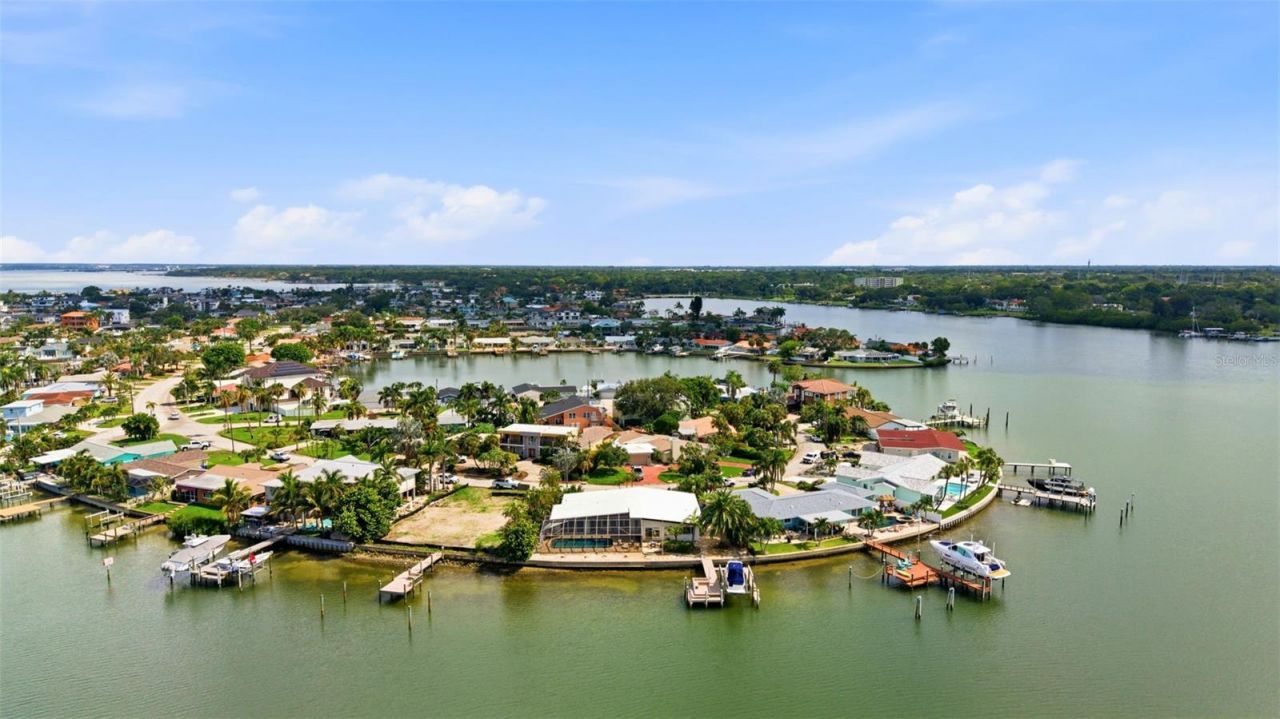 661 79th Circle S, Saint Petersburg, FL 33707 Photo
