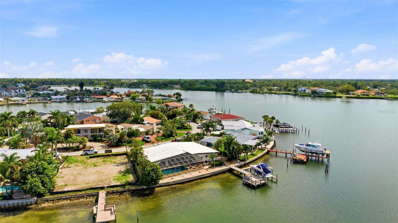 661 79th Circle S, Saint Petersburg, FL 33707 Photo