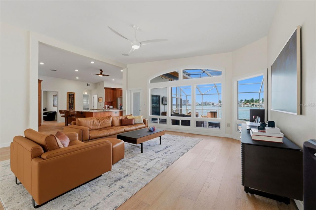 661 79th Circle S, Saint Petersburg, FL 33707 Photo