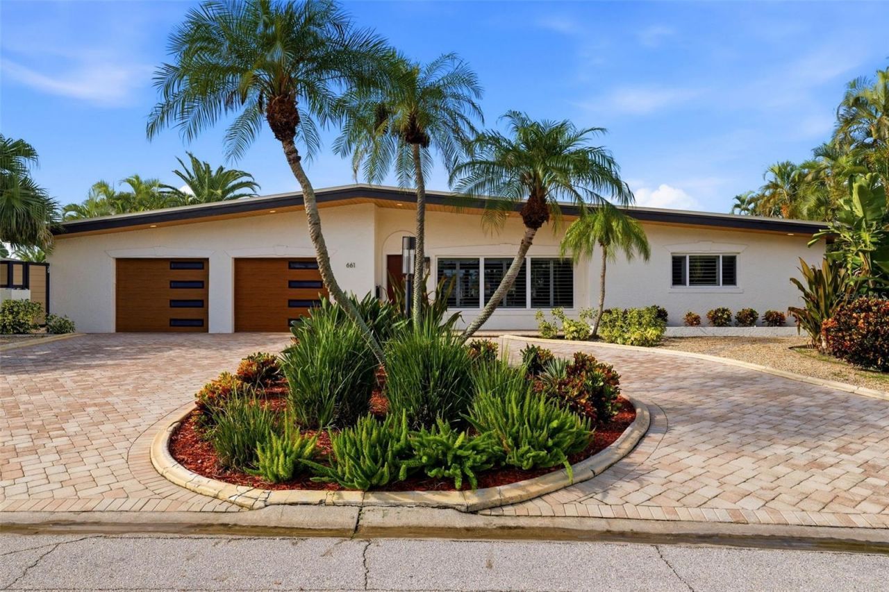 661 79th Circle S, Saint Petersburg, FL 33707 Photo
