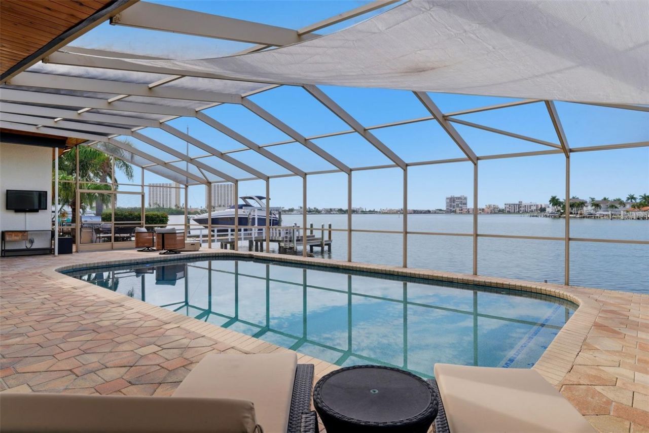 661 79th Circle S, Saint Petersburg, FL 33707 Photo