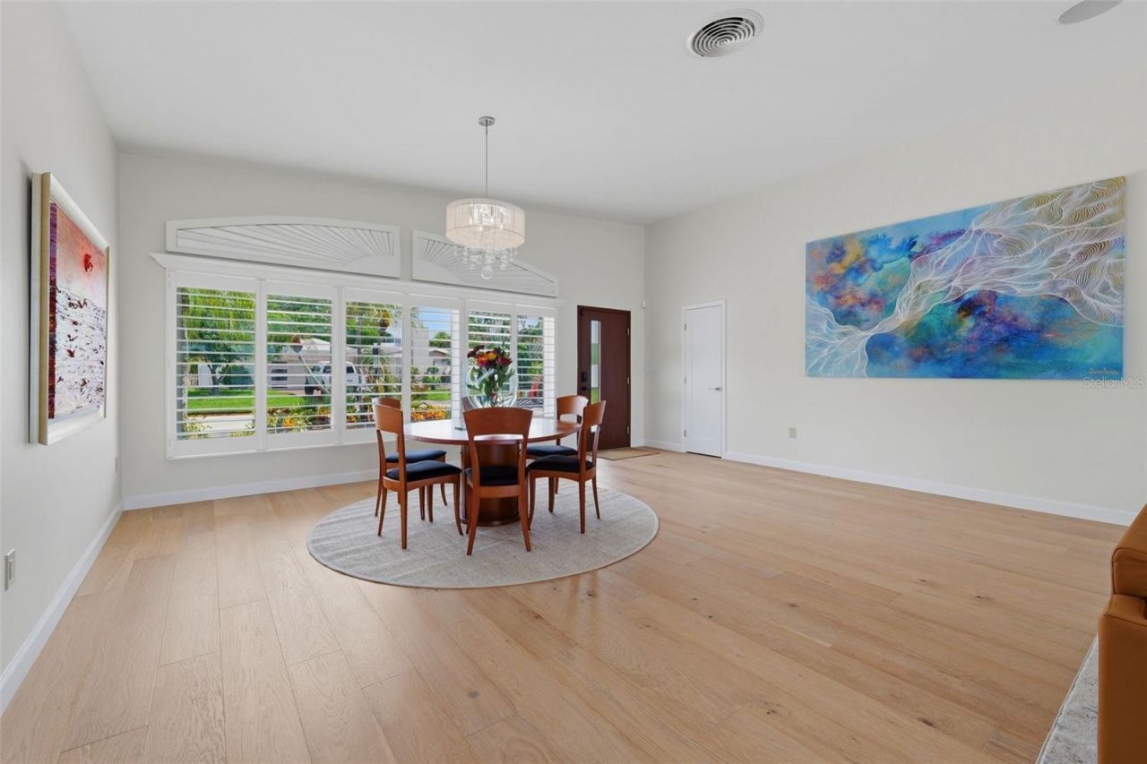 661 79th Circle S, Saint Petersburg, FL 33707 Photo