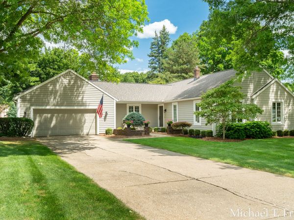 6479 Ridgemont Drive SE, Grand Rapids, MI 49546