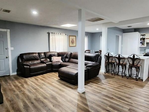 318 Macarthur Boulevard , Grand Prairie, TX 75050
