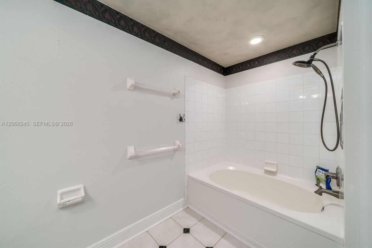 8040 Sanibel Dr , Unit 8040, Tamarac, FL 33321 Photo