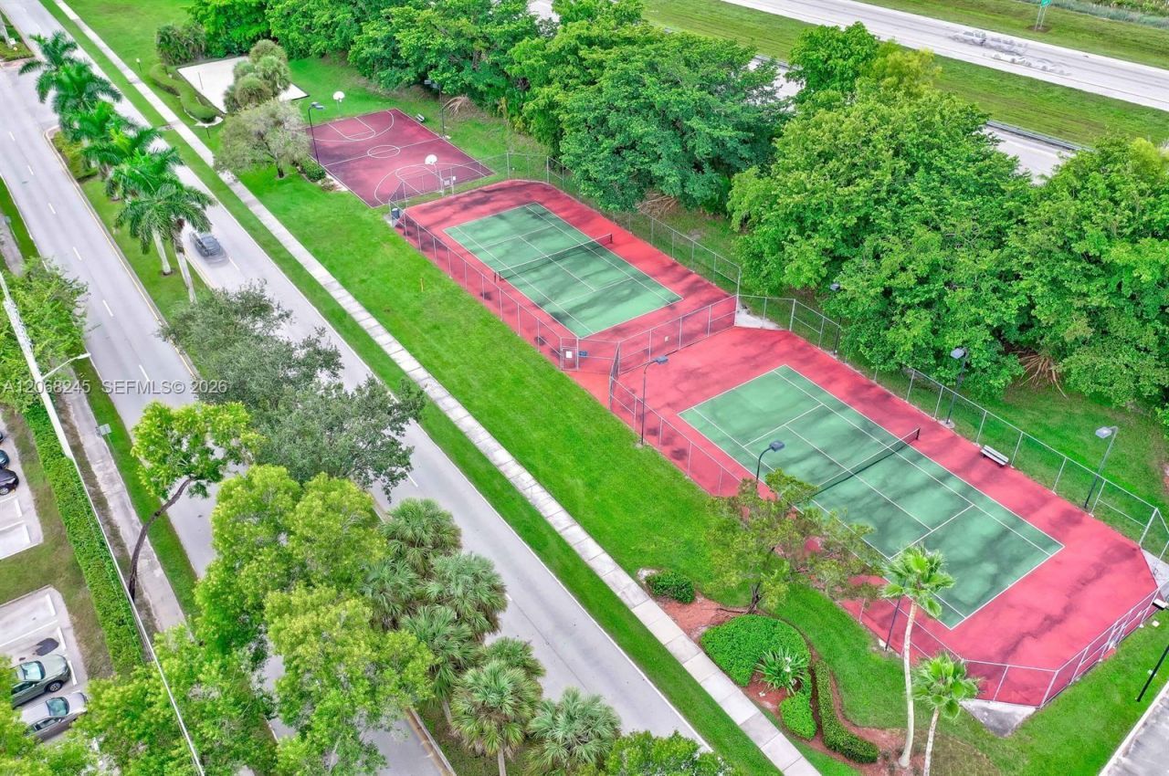 8040 Sanibel Dr , Unit 8040, Tamarac, FL 33321 Photo