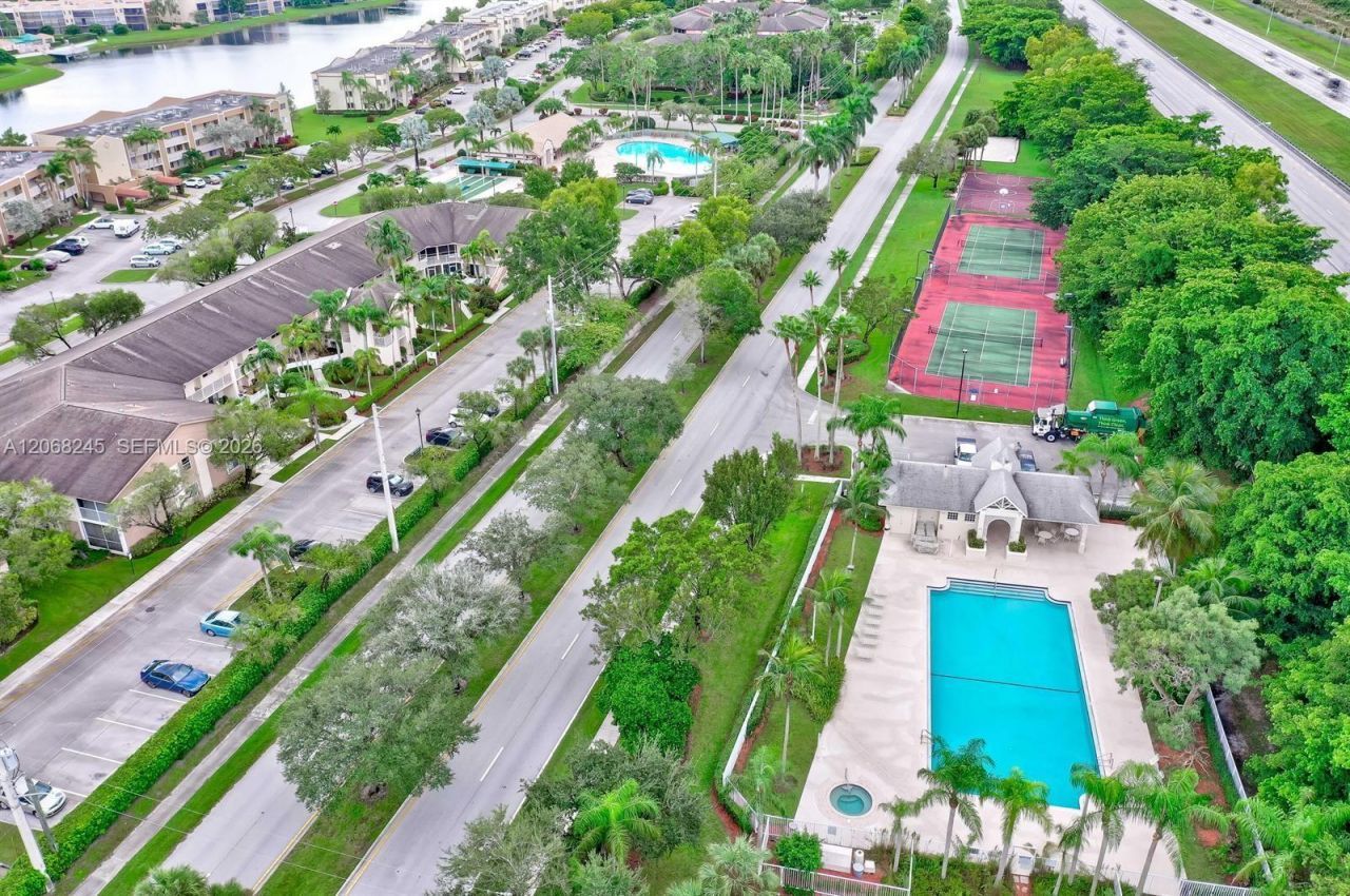 8040 Sanibel Dr , Unit 8040, Tamarac, FL 33321 Photo