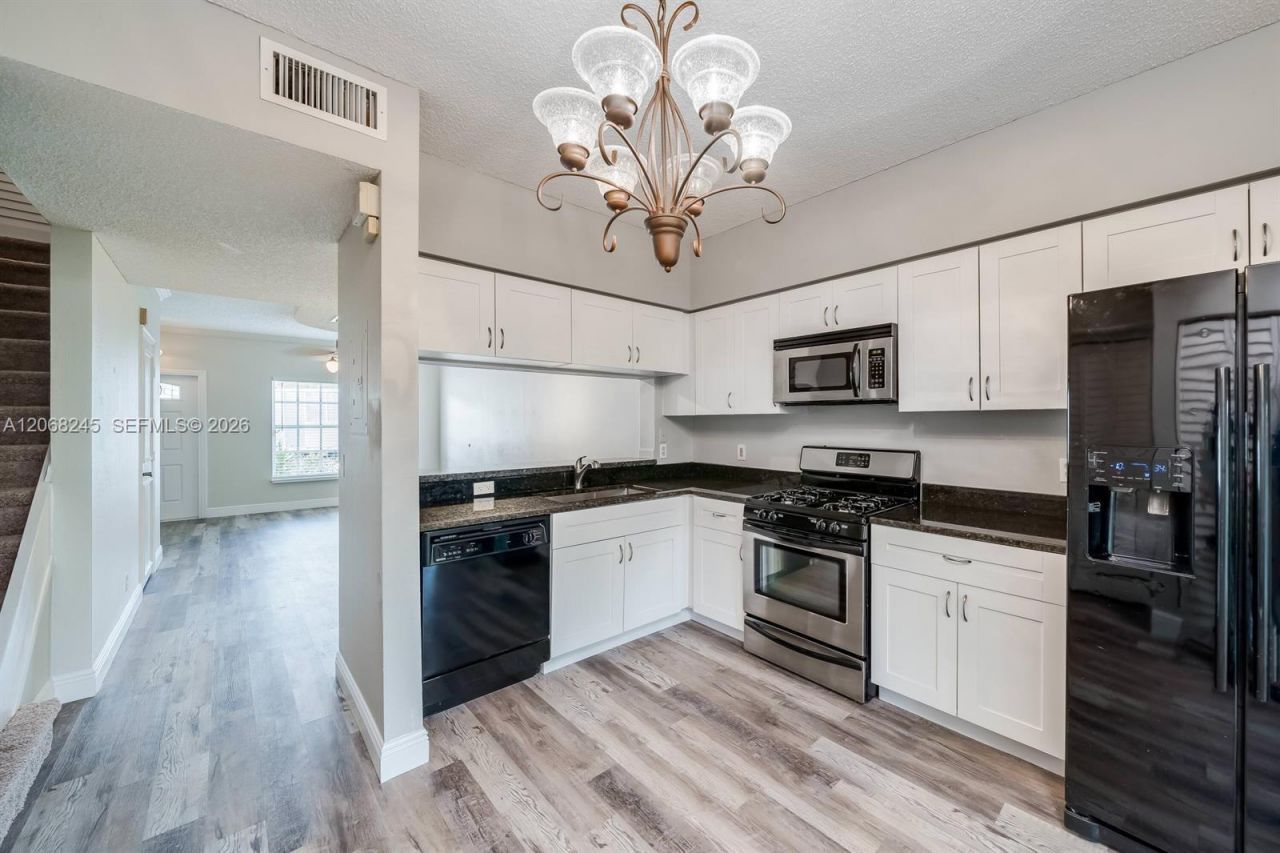 8040 Sanibel Dr , Unit 8040, Tamarac, FL 33321 Photo