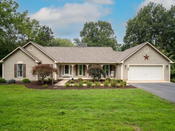 41 RIDGETOP DR, WEYERS CAVE, VA 24486