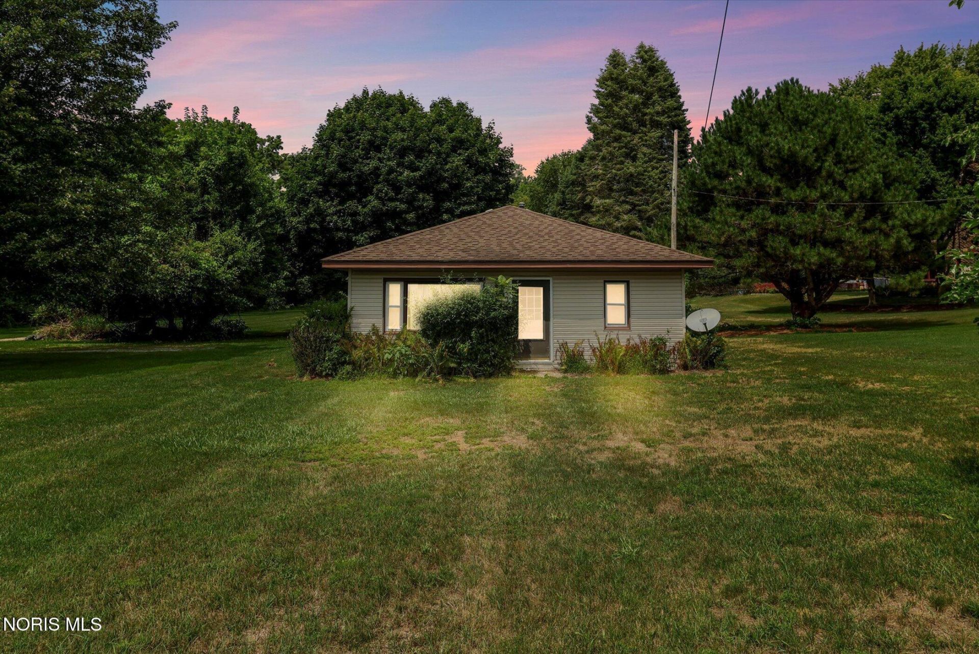 882 Sand Ridge Road, Bowling Green, OH 43402 Main Photo
