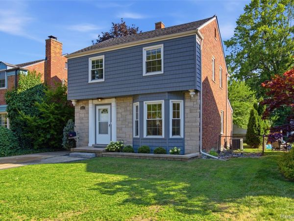 2073 Van Antwerp Street, Grosse Pointe Woods, Mi 48236