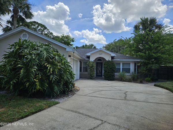 1124 LINKSIDE Court W, Atlantic Beach, FL 32233