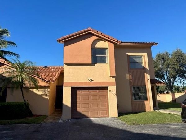 900 SW 113th Ter , Pembroke Pines, FL 33025