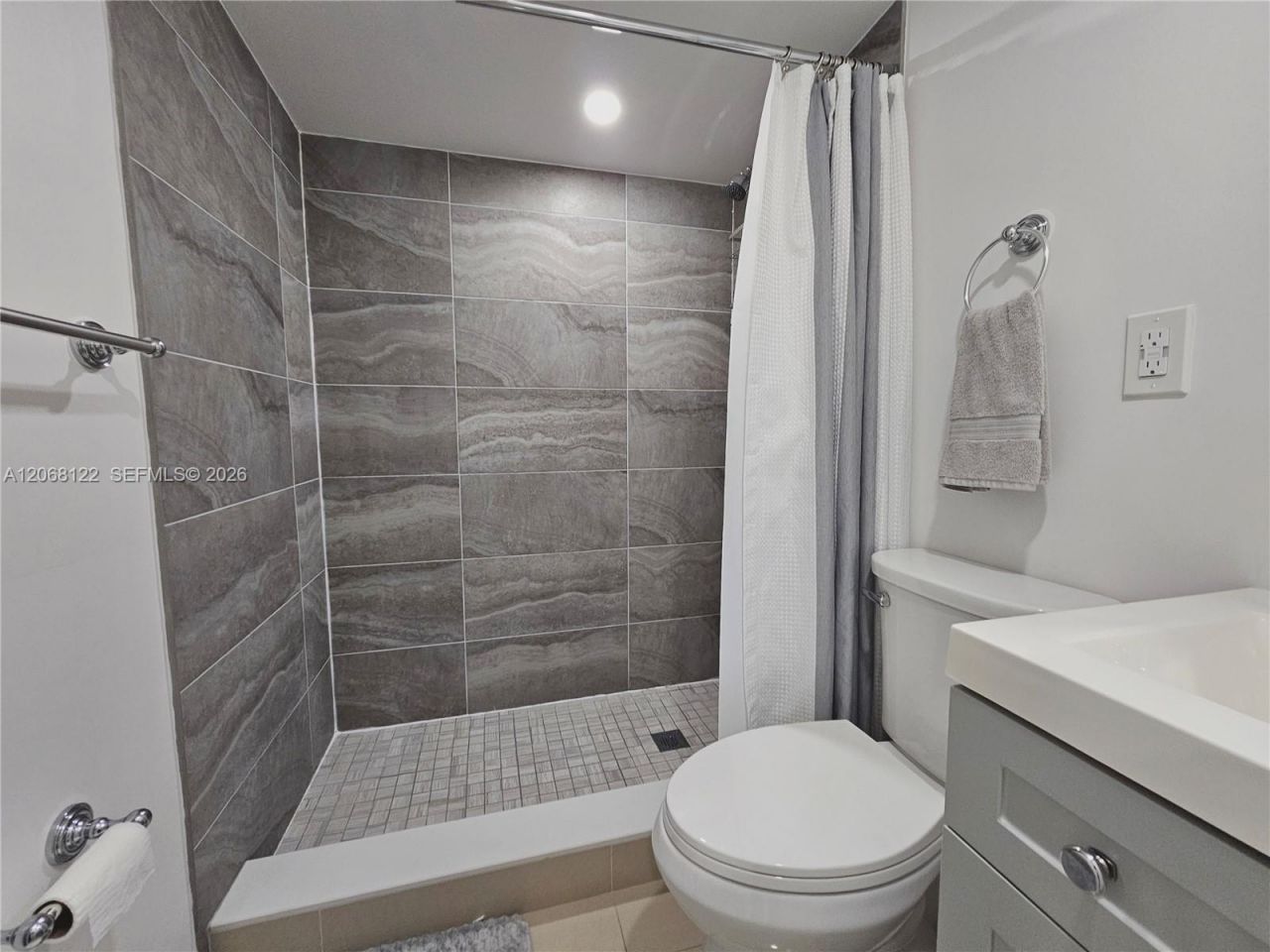 3880 NW 2nd St, Miami, FL 33126 Photo