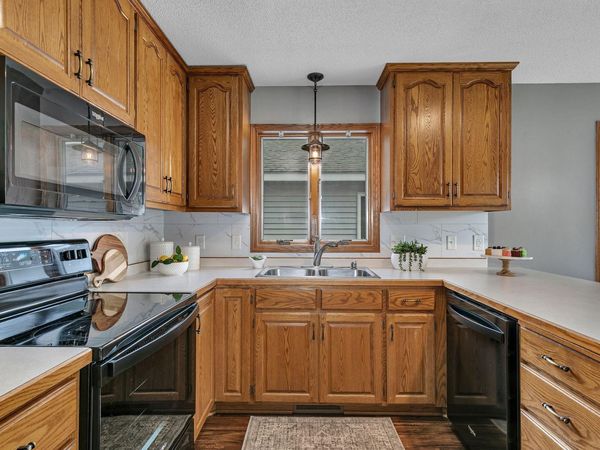 914 Willow Grove Circle, Waite Park, MN 56387