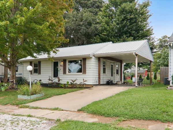 205 N Orchard Street , Mackinaw, IL 61755