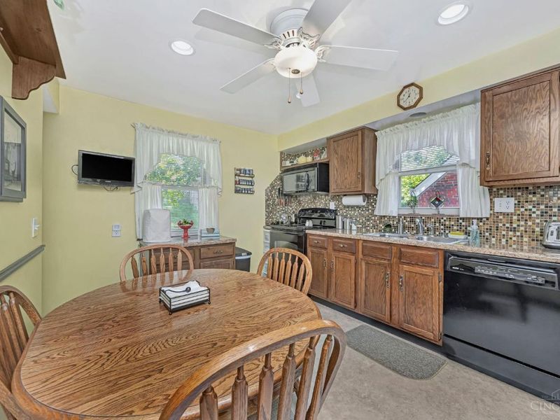 4337 Saint Martins Place, Cincinnati, OH 45211 Photo 12