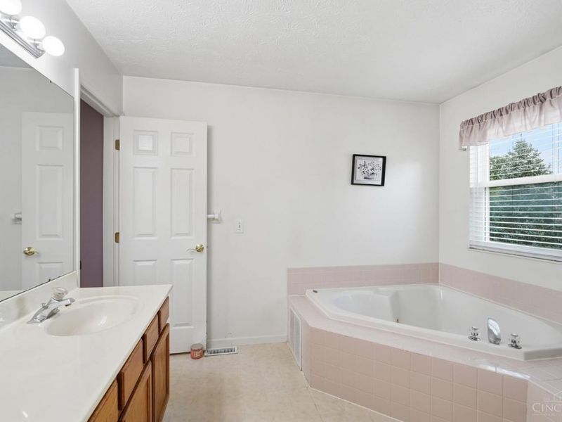 4214 Parkmont Drive, Delhi Township, OH 45238 Photo 31