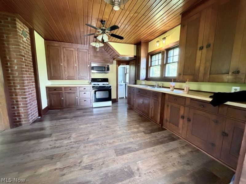 370 E Under Ridge Road , Conneaut, OH 44030 Photo 5
