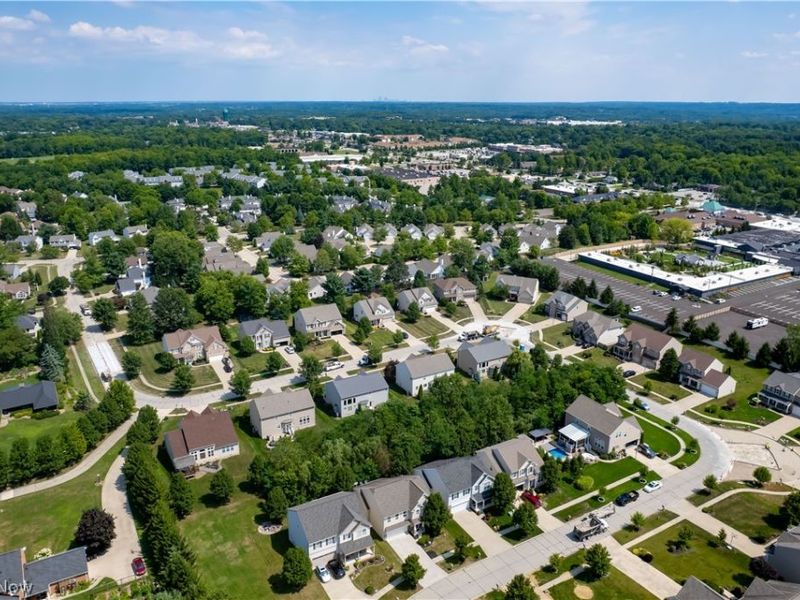 17062 Woodshire Drive, Strongsville, OH 44149 Photo 8
