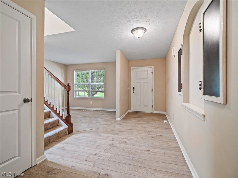 17062 Woodshire Drive, Strongsville, OH 44149 Photo 9