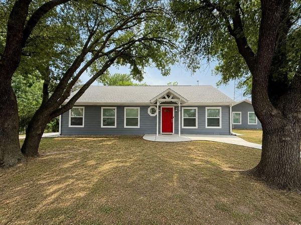 320 S Columbia Street , Stephenville, TX 76401