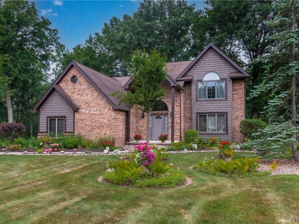 299 Deerwood Lane , Grand Island, NY 14072