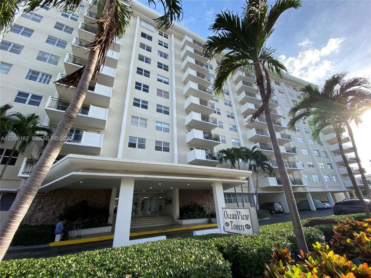 401 Golden Isles Dr , Unit 505, Hallandale Beach, FL 33009 Photo