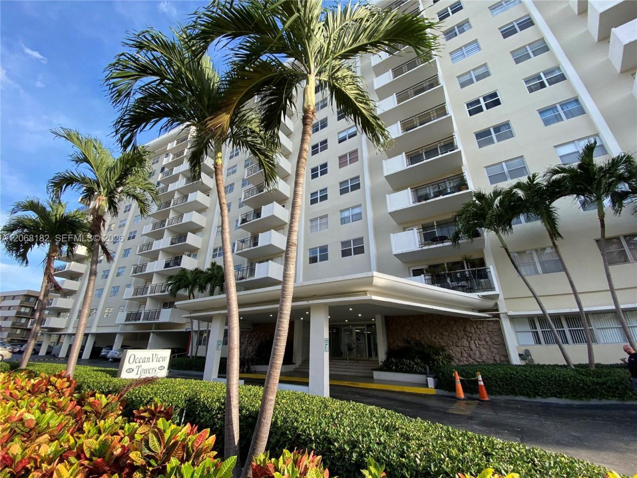 401 Golden Isles Dr , Unit 505, Hallandale Beach, FL 33009 Photo