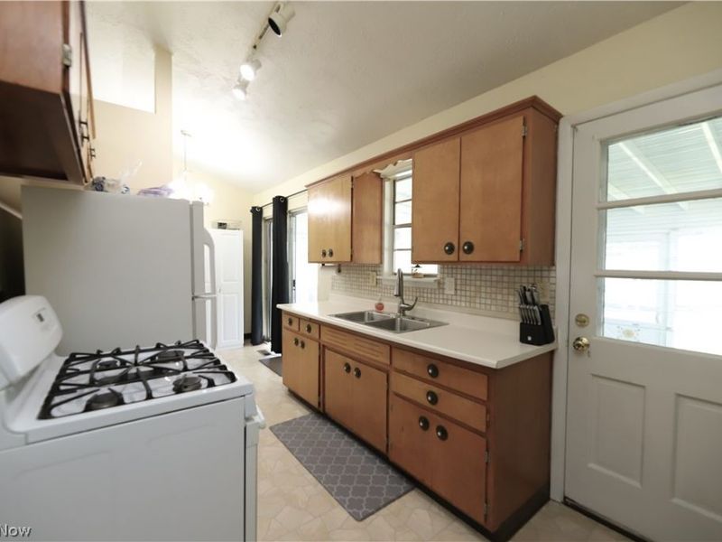 6340 Smith Road , Brook Park, OH 44142 Photo 6