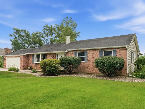 807 21st Street SW , DeMotte, IN 46310