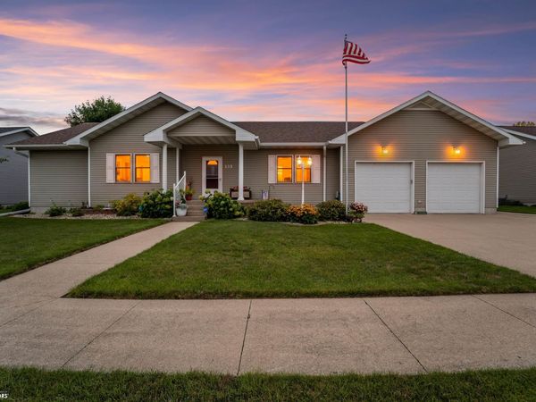 335 W Henschen Street, Garner, IA 50438