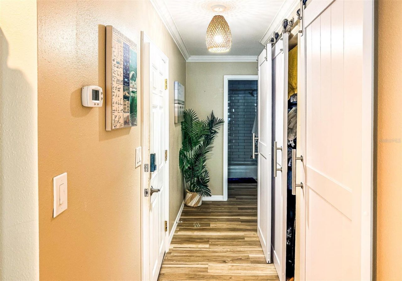 1900 Benjamin Franklin Drive , Sarasota, FL 34236 Photo