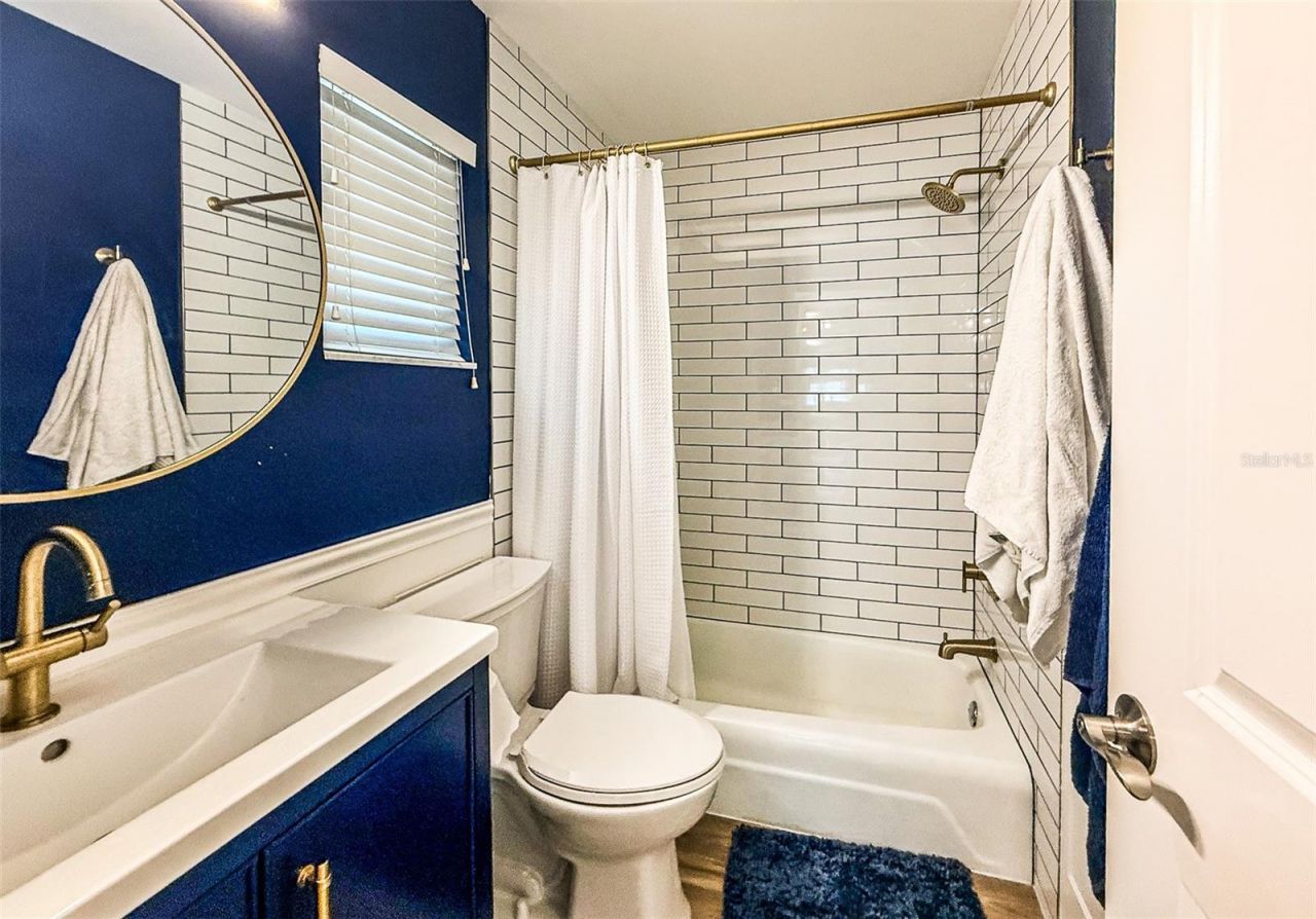 1900 Benjamin Franklin Drive , Sarasota, FL 34236 Photo