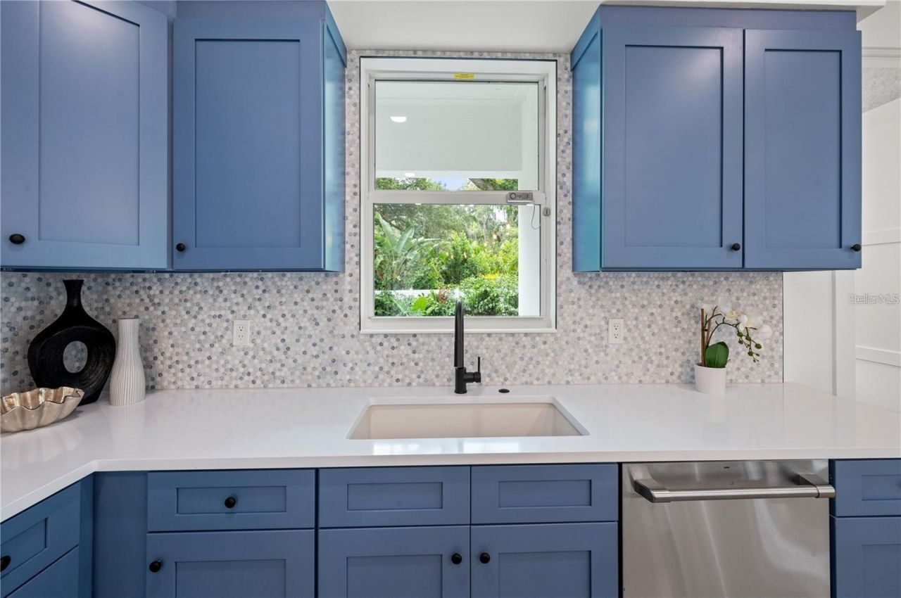 1647 Siesta Drive, Sarasota, FL 34239 Photo