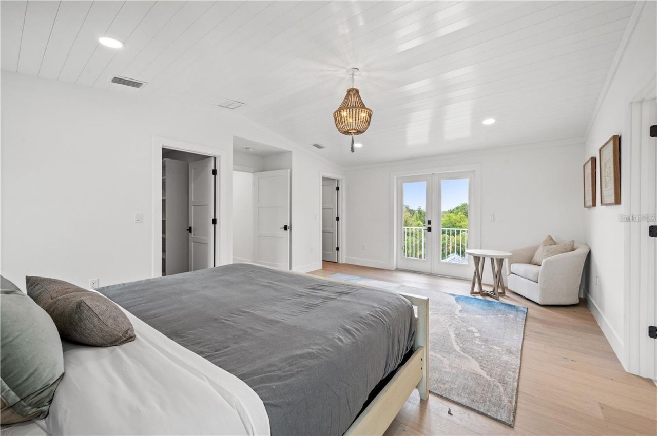 1647 Siesta Drive, Sarasota, FL 34239 Photo