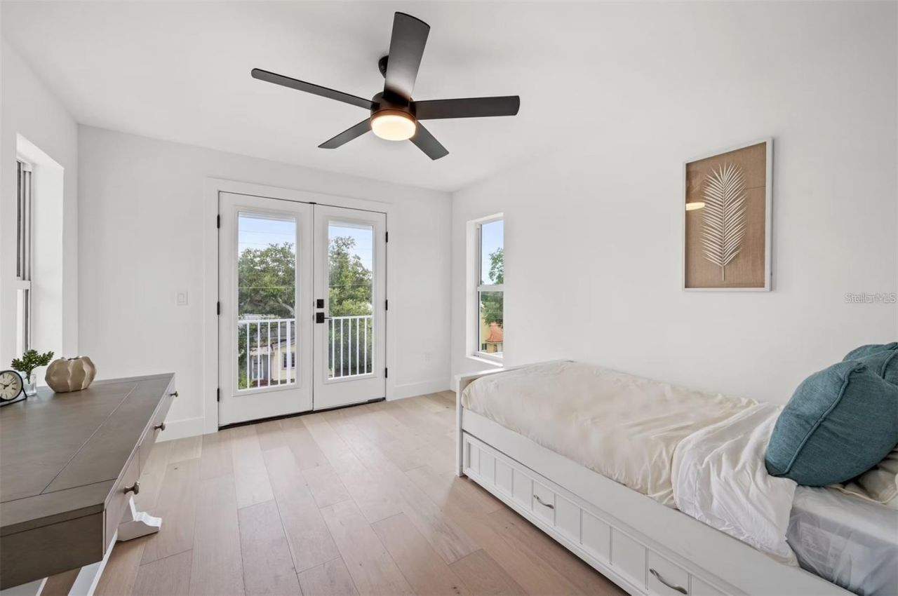 1647 Siesta Drive, Sarasota, FL 34239 Photo