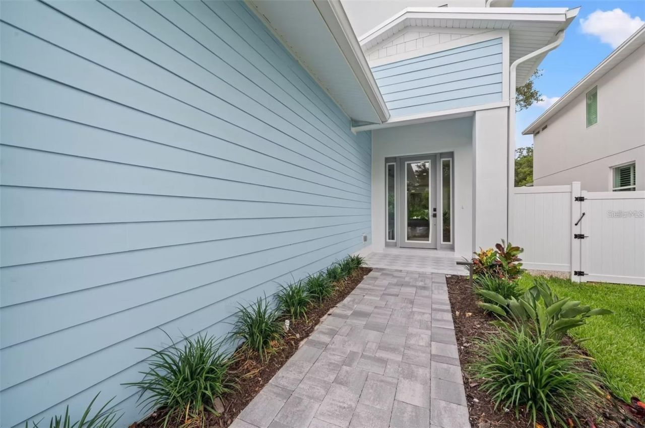1647 Siesta Drive, Sarasota, FL 34239 Photo