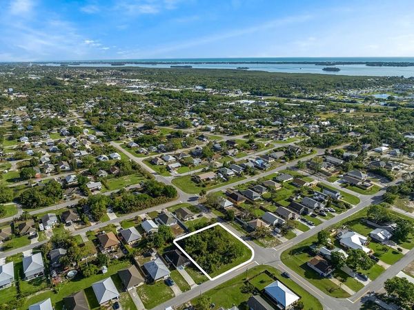 1505 4TH AVENUE SW, VERO BEACH, FL 32962