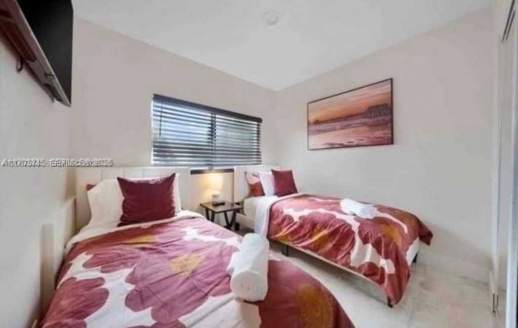 615 NW 10th Ter , Unit 1, Fort Lauderdale, FL 33311 Photo