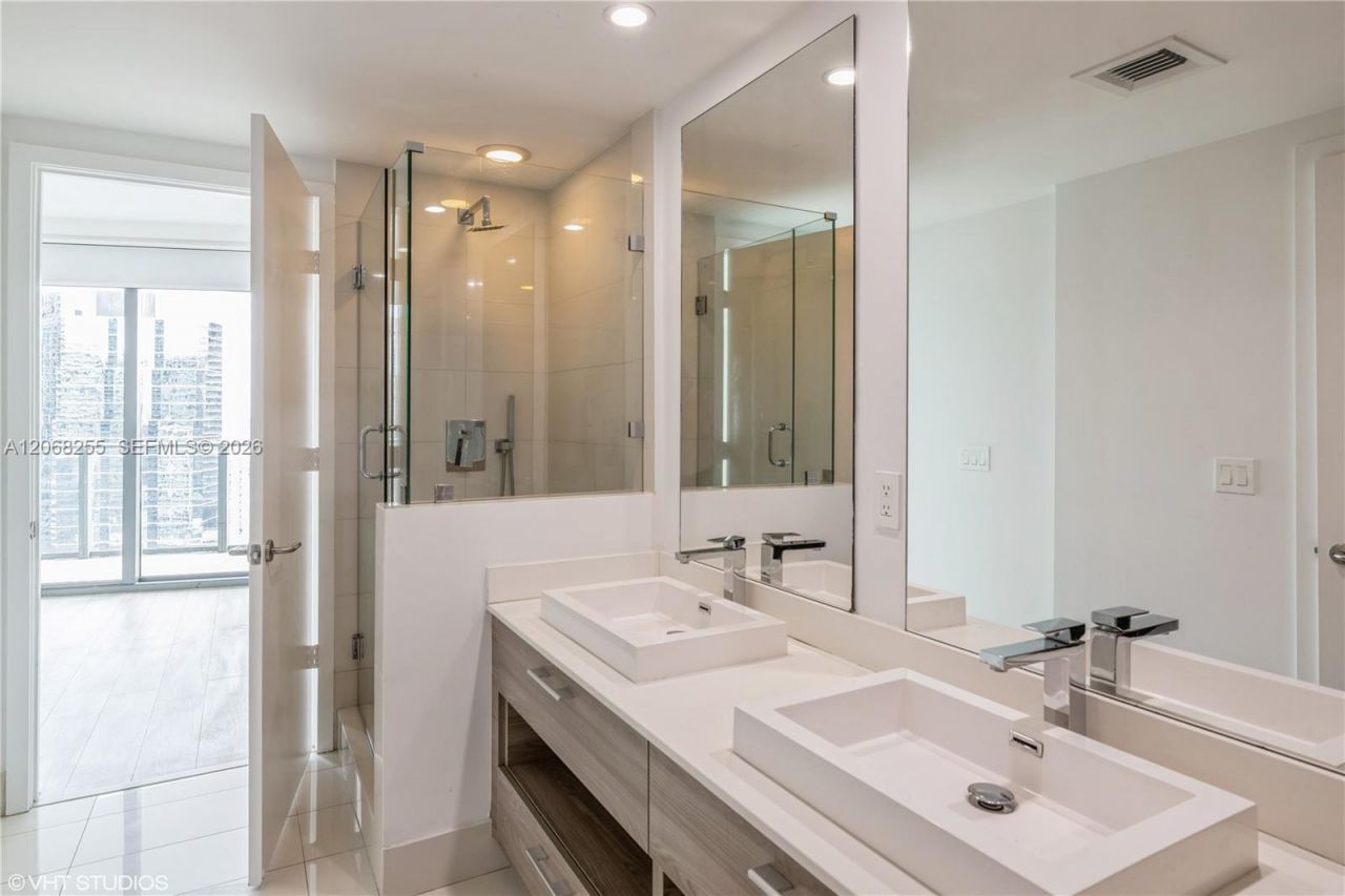 1300 S Miami Ave , Unit 2504, Miami, FL 33130 Photo