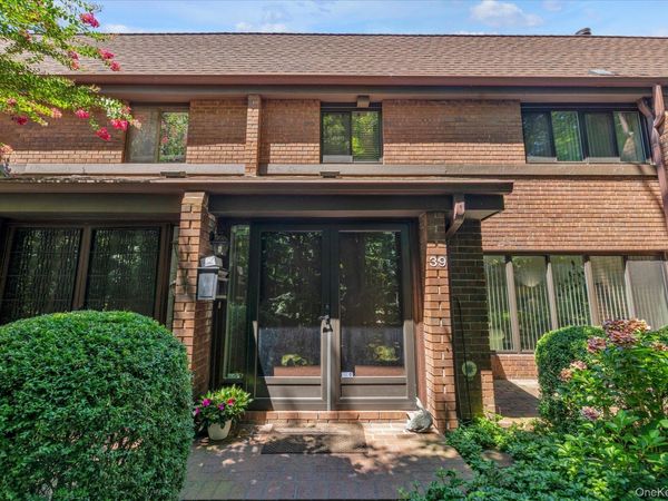 39 Spring Hollow , Roslyn, NY 11576