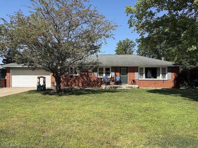 893 Dresden Drive, Mansfield, OH 44905 Photo 2