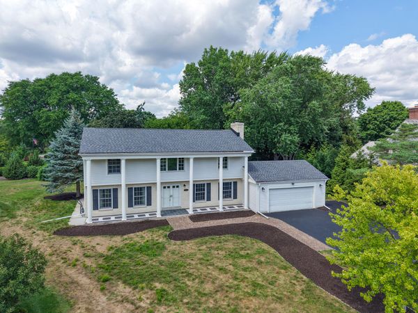 15200 Briaridge Ct, Elm Grove, WI 53122