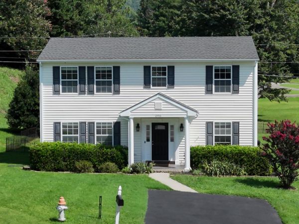2956 Stonebridge CIR , Vinton, VA 24179