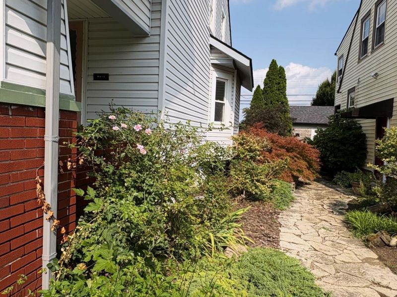 98 S Roys Avenue , Columbus, OH 43204 Photo 3